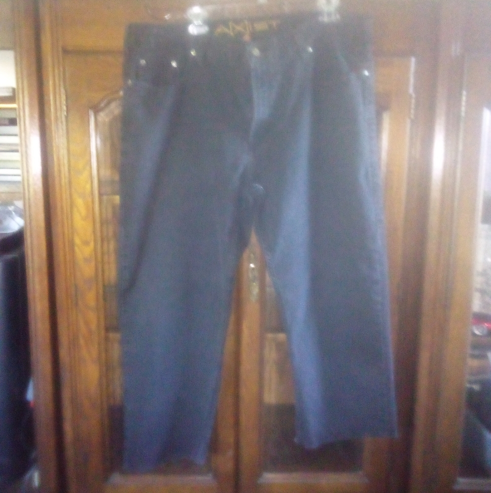 AXIST BLACK.  JEANS  BLACK 40  X 30